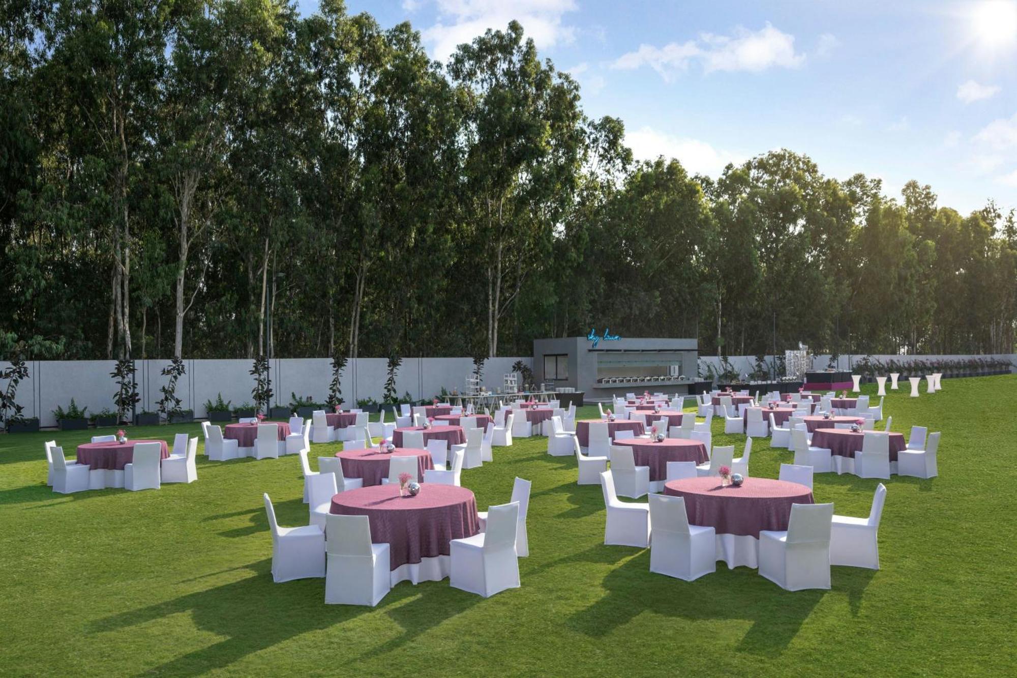 Hotel Moxy Bengaluru Airport Prestige Tech Cloud Devanahalli Exterior foto
