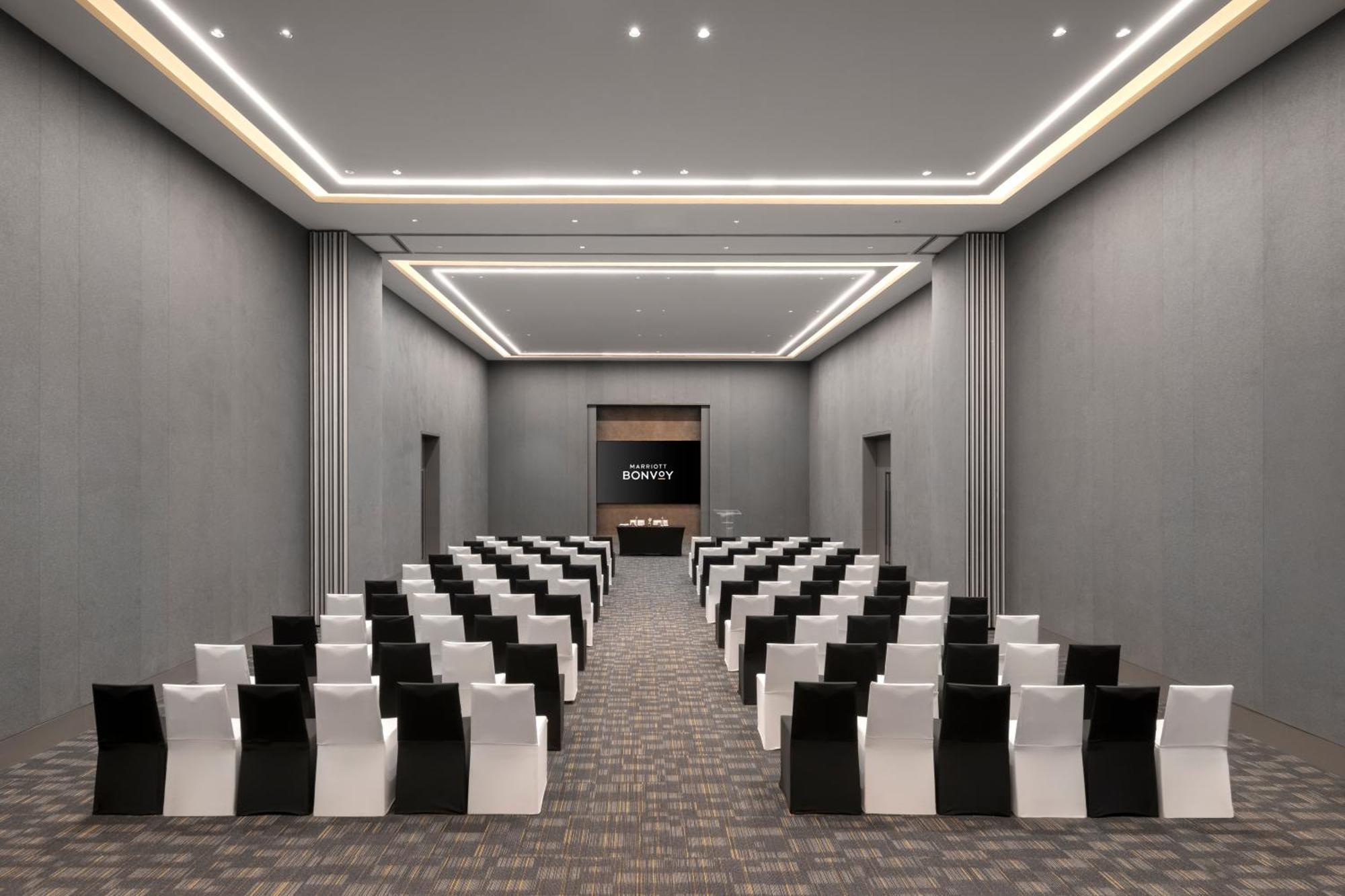 Hotel Moxy Bengaluru Airport Prestige Tech Cloud Devanahalli Exterior foto